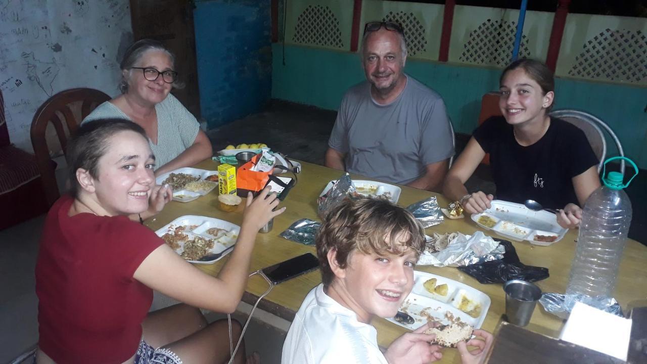 Superinn Home Stay& Guest House Агра Екстер'єр фото